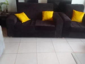 1 three-seater sofa • 1 two-seater sofa • 2 single-seater chairs